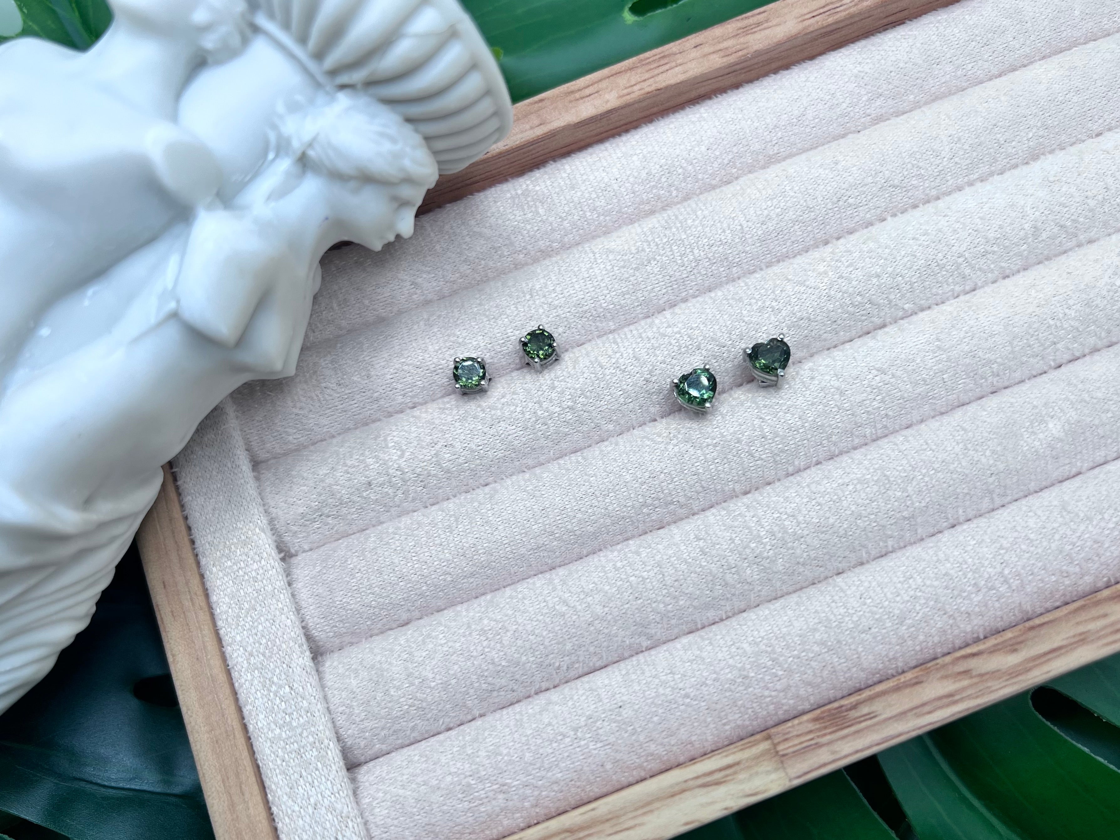 Celestial Vector Moldavite Earrings
Faceted Moldavite · Precision · Elevated Consciousness