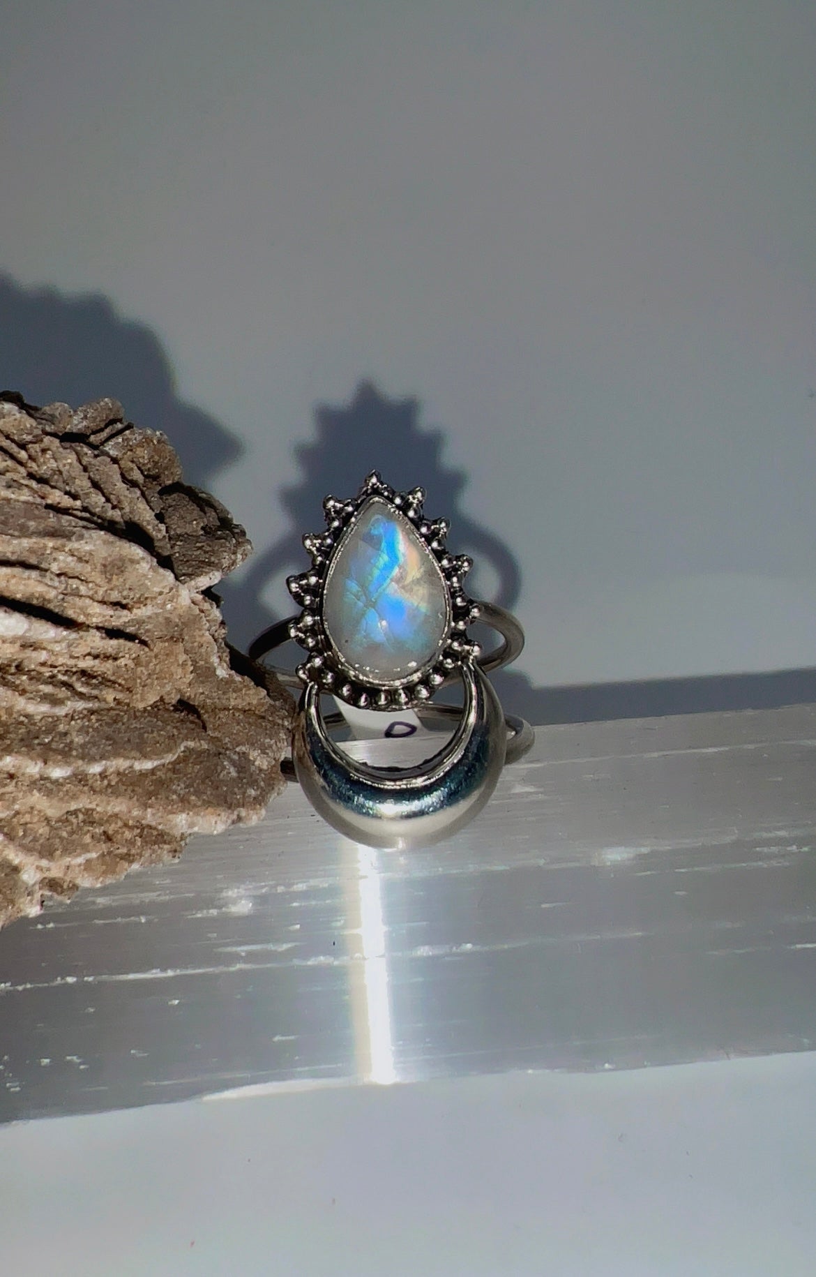 Mystic Moon Ring
Moonstone · Intuition · Divine Feminine