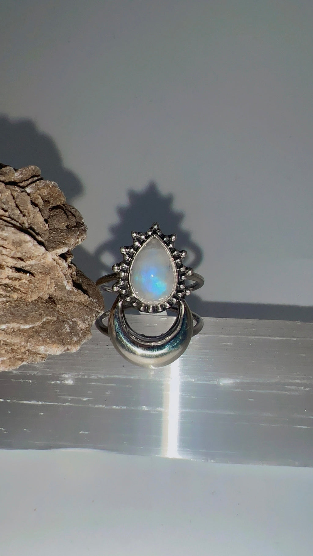 Mystic Moon Ring
Moonstone · Intuition · Divine Feminine