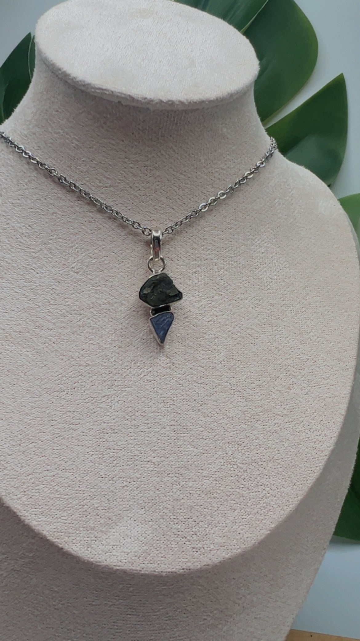 Starseed Sovereign Pendant
Moldavite × Tanzanite · Higher Wisdom · Divine Purpose