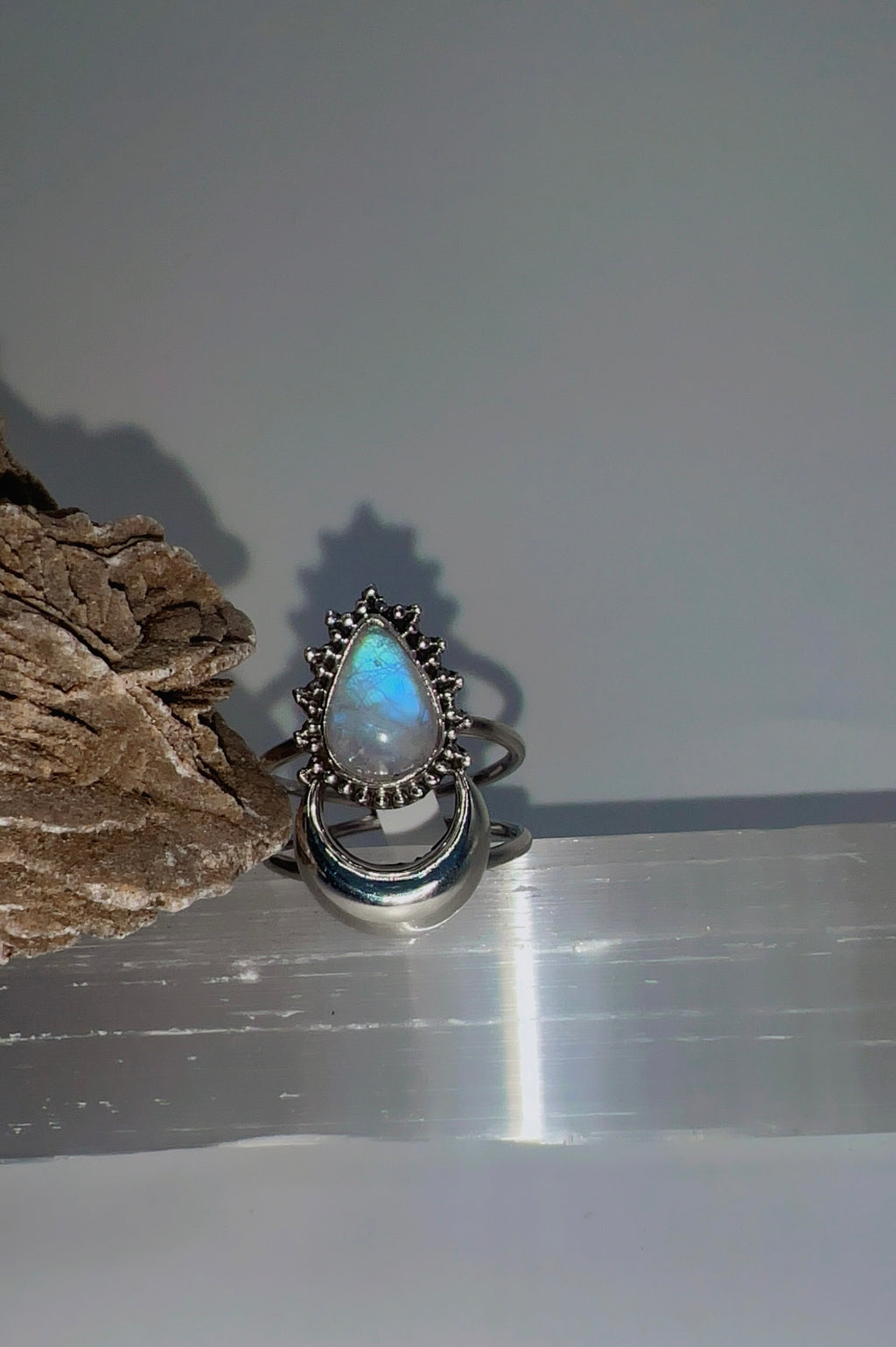 Mystic Moon Ring
Moonstone · Intuition · Divine Feminine