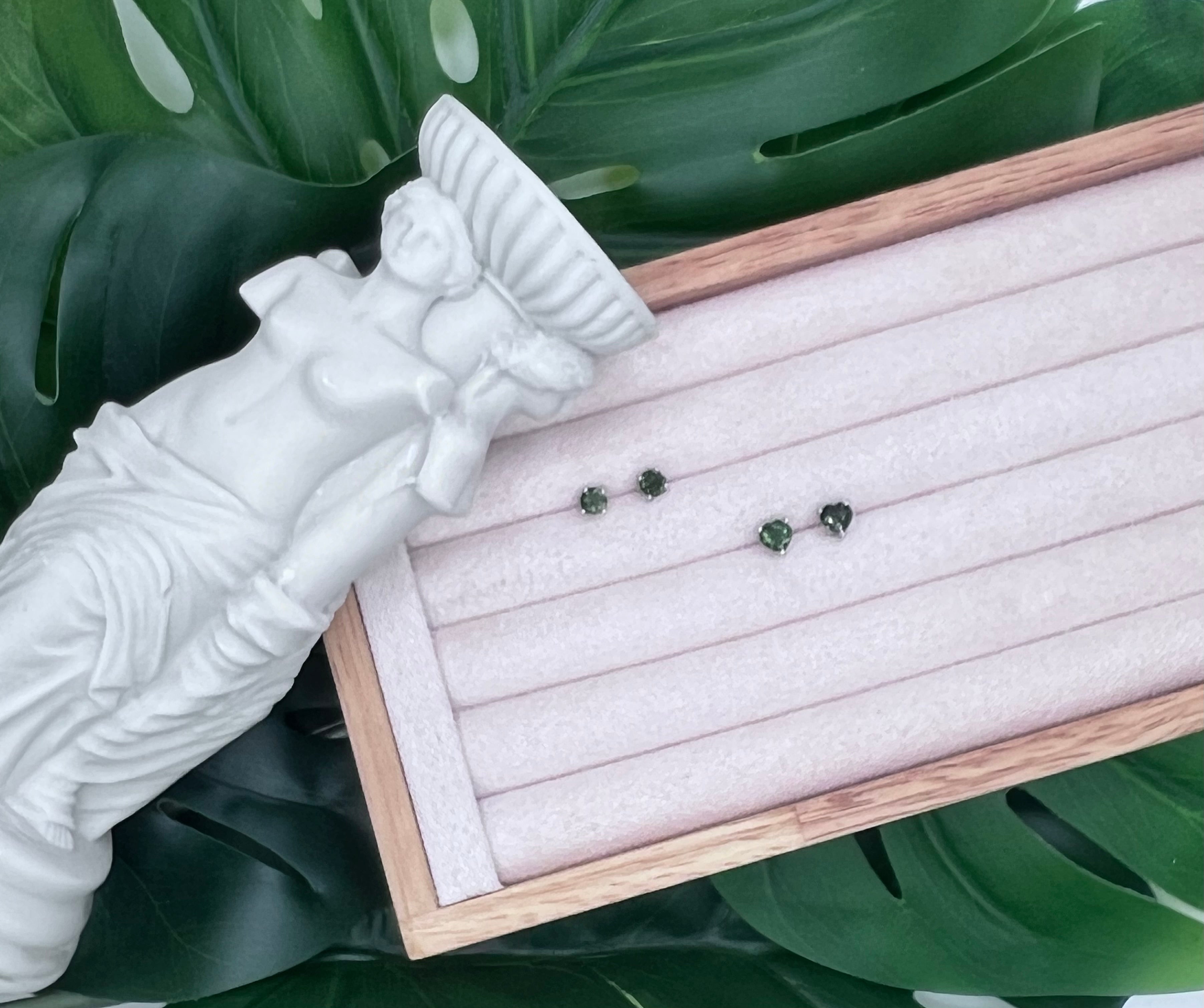 Celestial Vector Moldavite Earrings
Faceted Moldavite · Precision · Elevated Consciousness