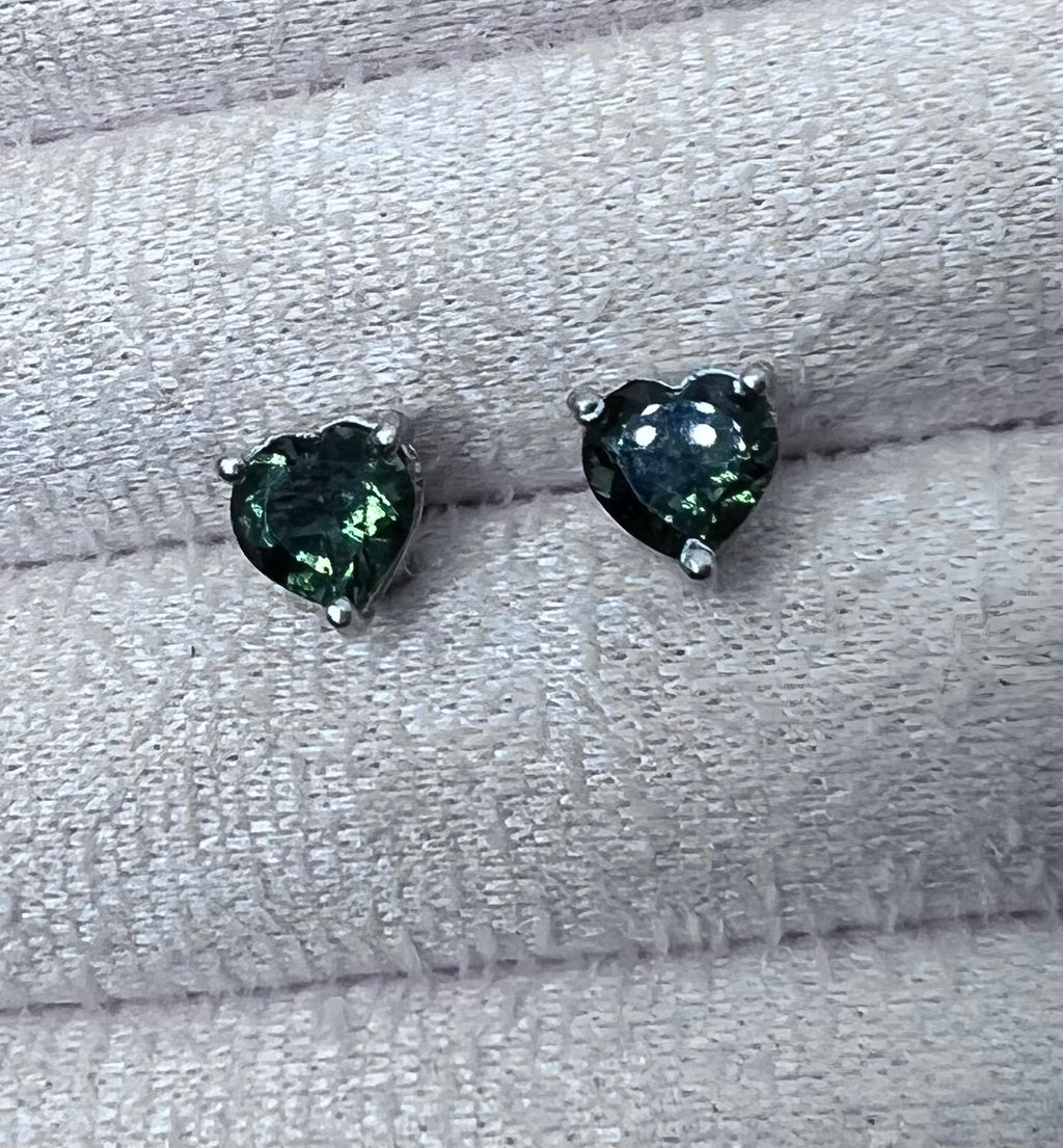 Celestial Vector Moldavite Earrings
Faceted Moldavite · Precision · Elevated Consciousness