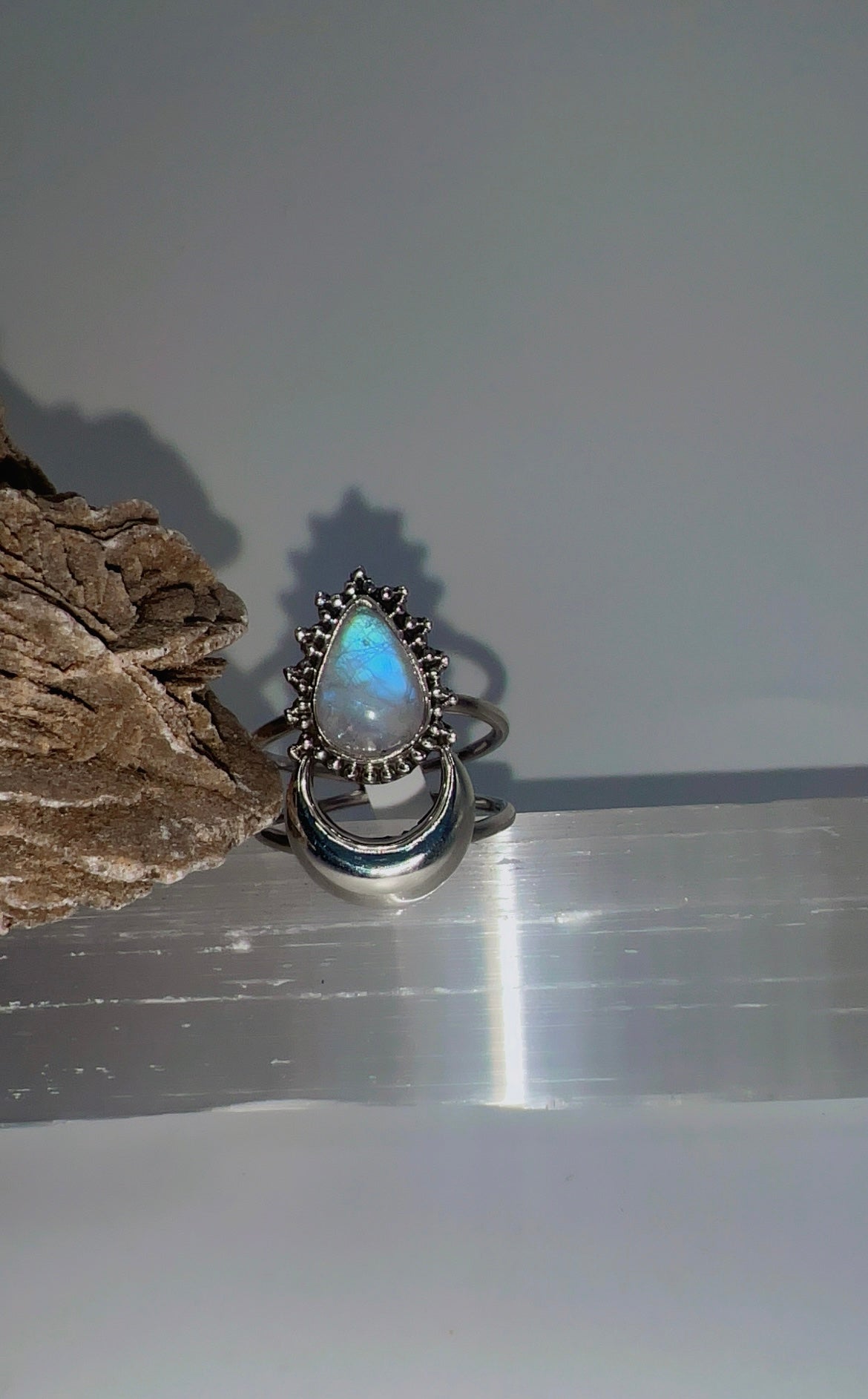 Mystic Moon Ring
Moonstone · Intuition · Divine Feminine
