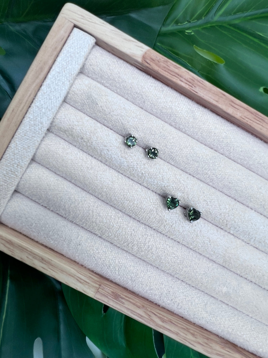 Celestial Vector Moldavite Earrings
Faceted Moldavite · Precision · Elevated Consciousness