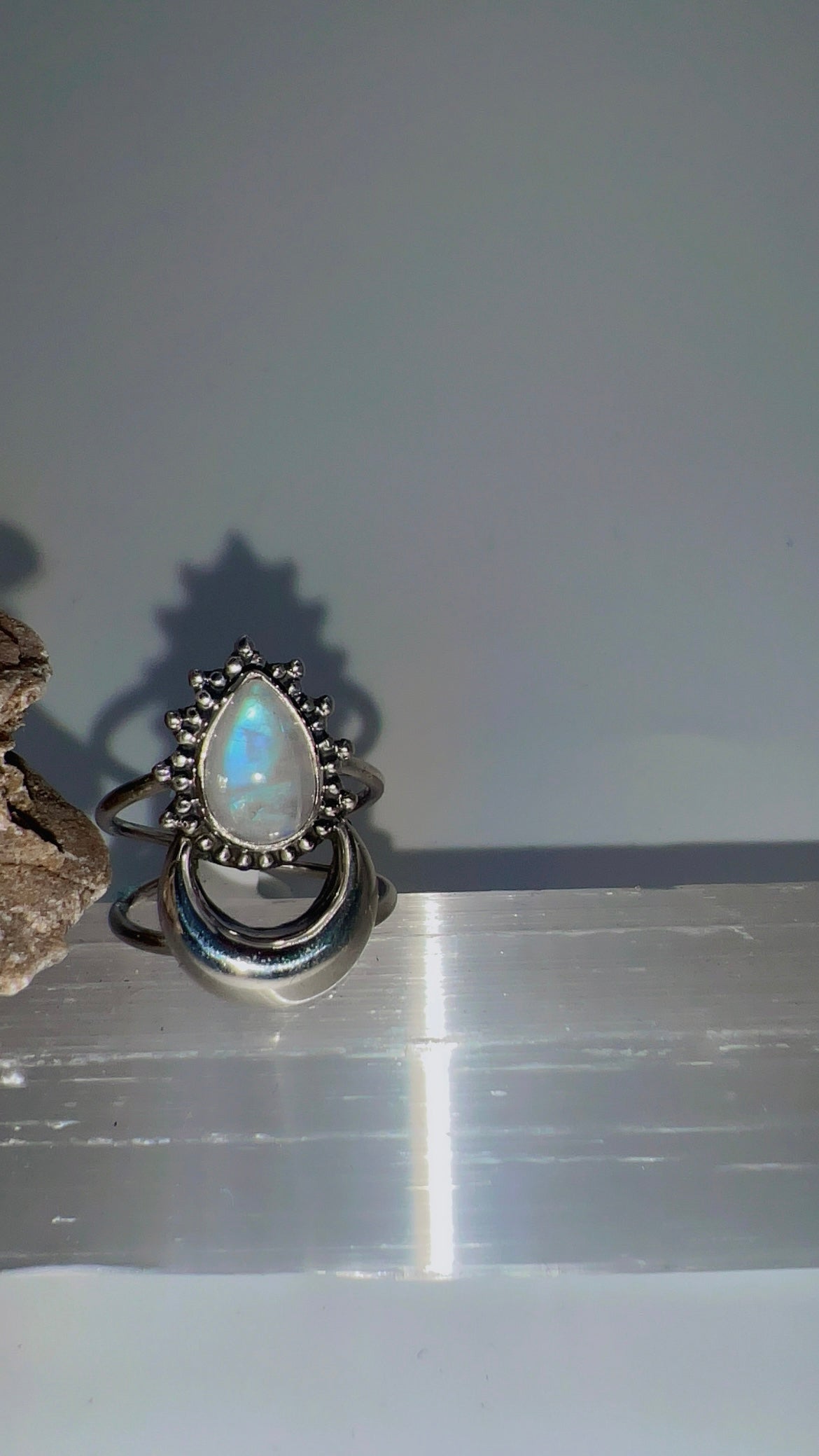 Mystic Moon Ring
Moonstone · Intuition · Divine Feminine