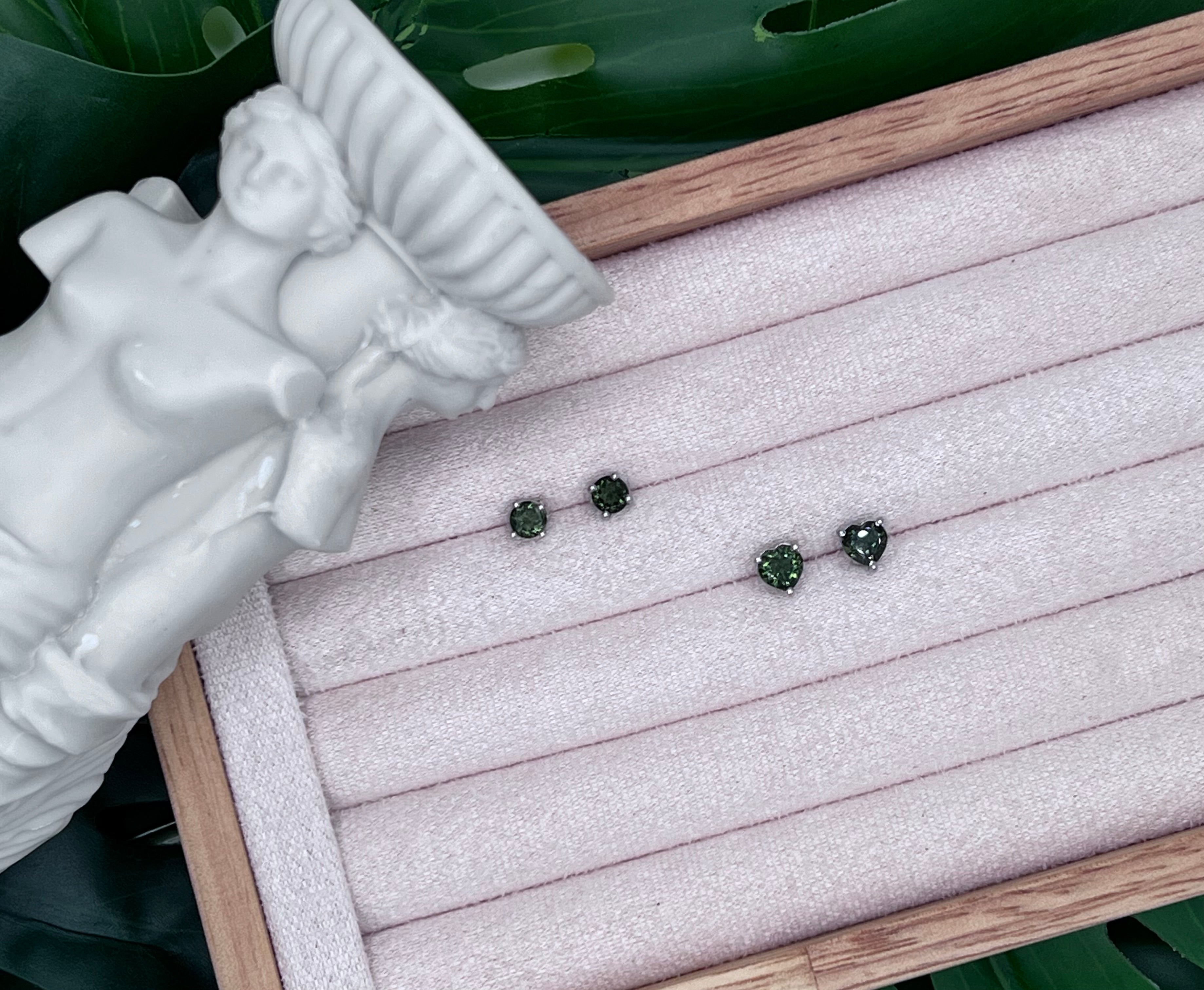 Celestial Vector Moldavite Earrings
Faceted Moldavite · Precision · Elevated Consciousness