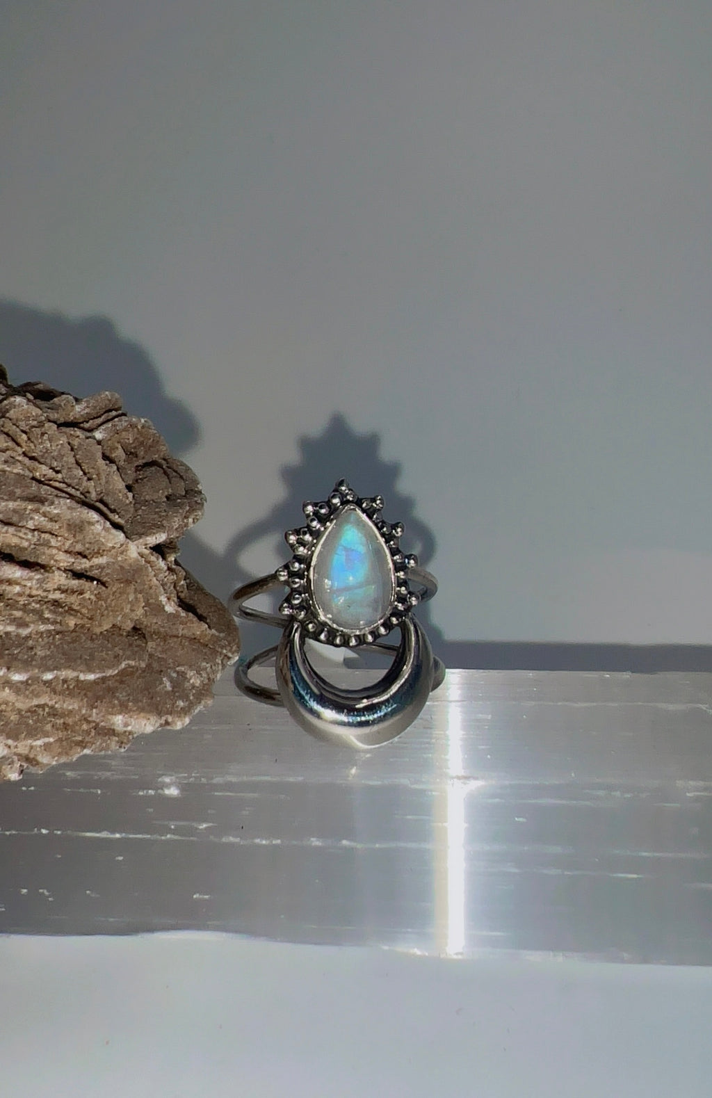 Mystic Moon Ring
Moonstone · Intuition · Divine Feminine