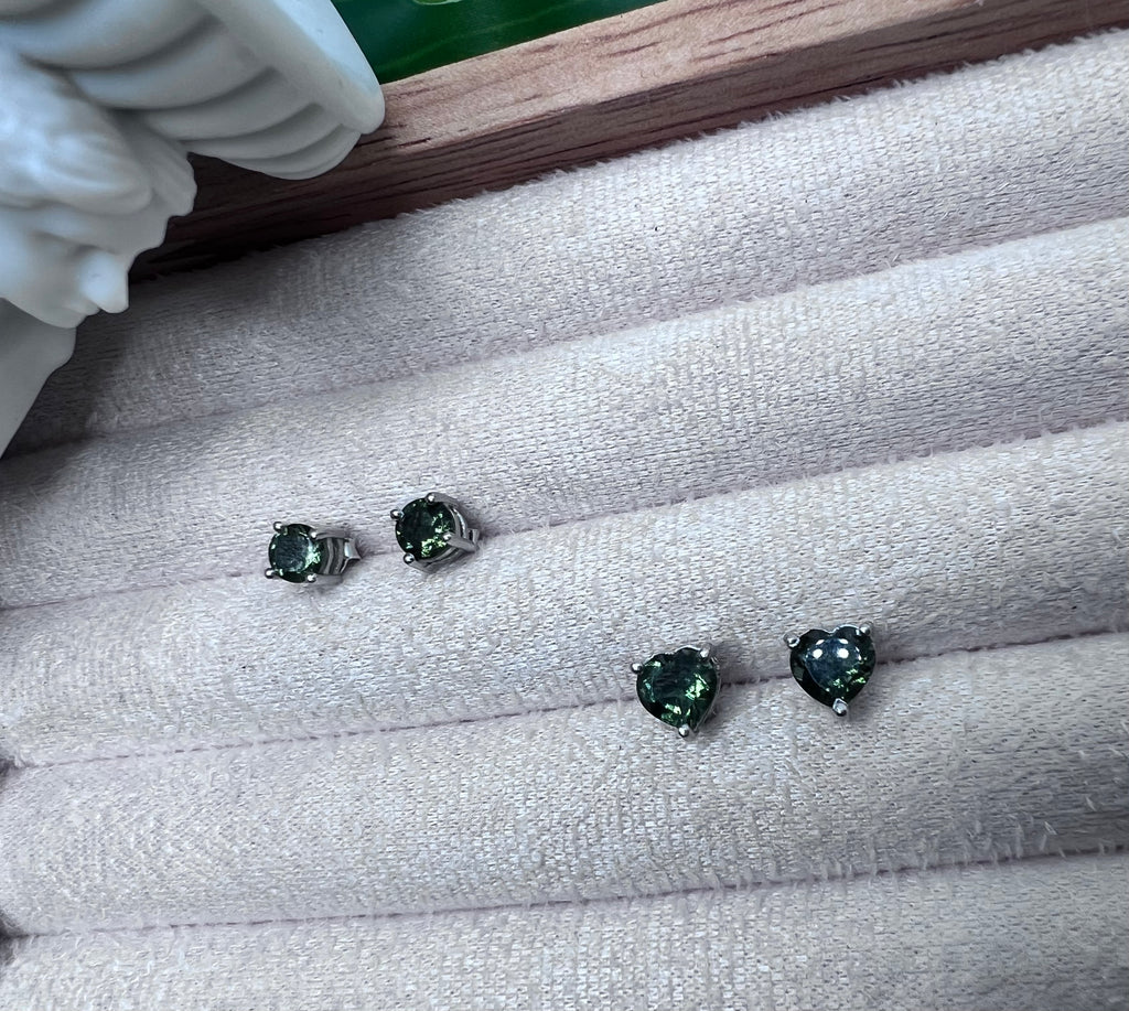 Celestial Vector Moldavite Earrings
Faceted Moldavite · Precision · Elevated Consciousness