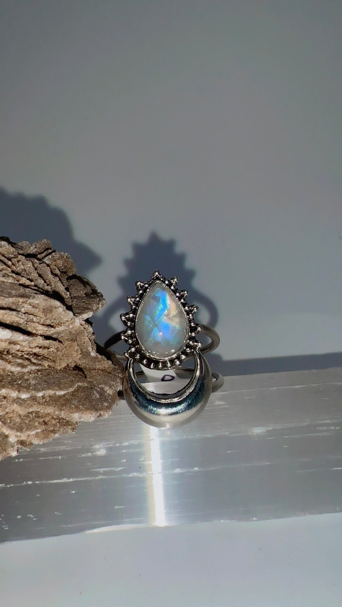 Mystic Moon Ring
Moonstone · Intuition · Divine Feminine